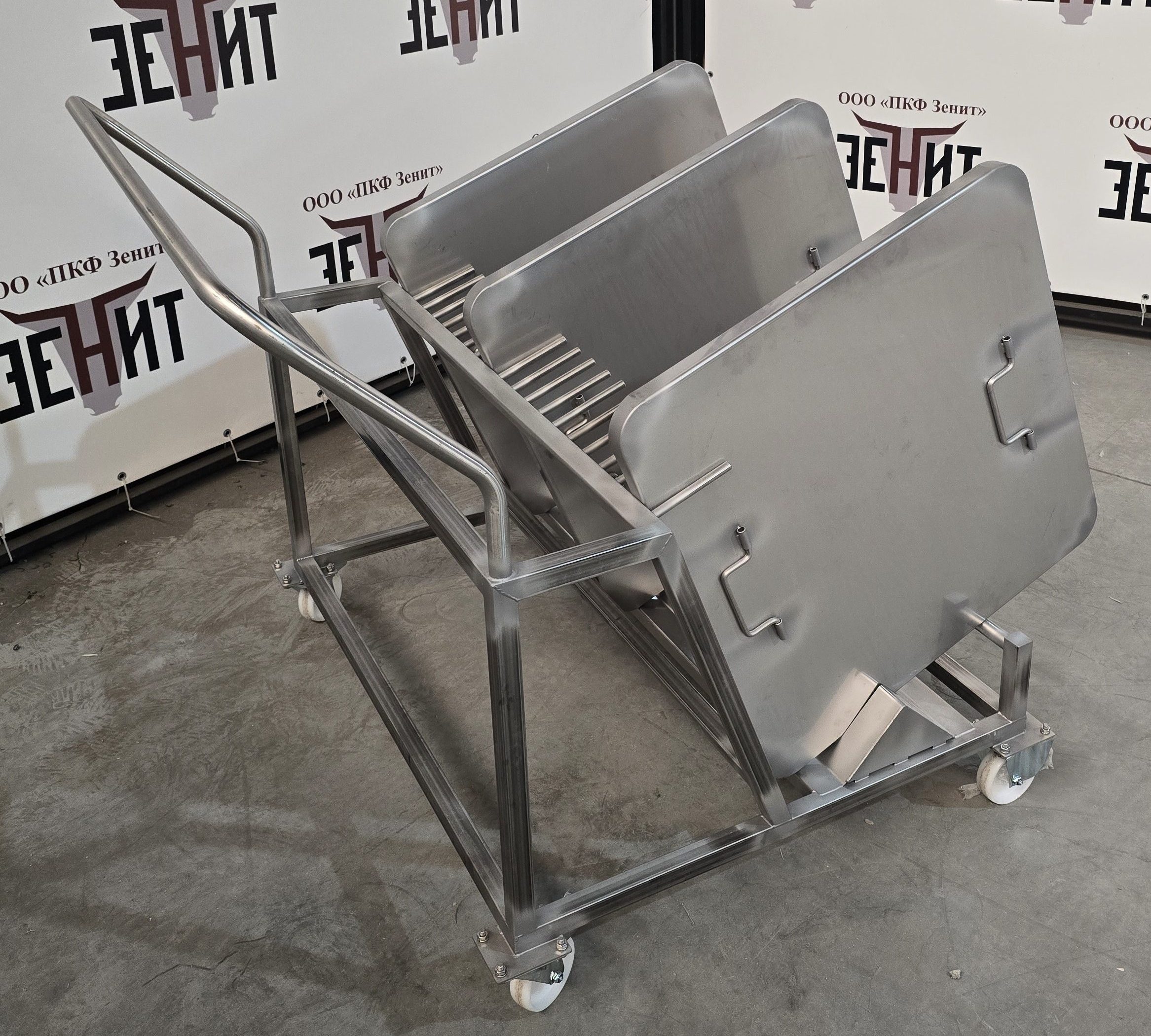 Тележка для перевозки и хранения крышек